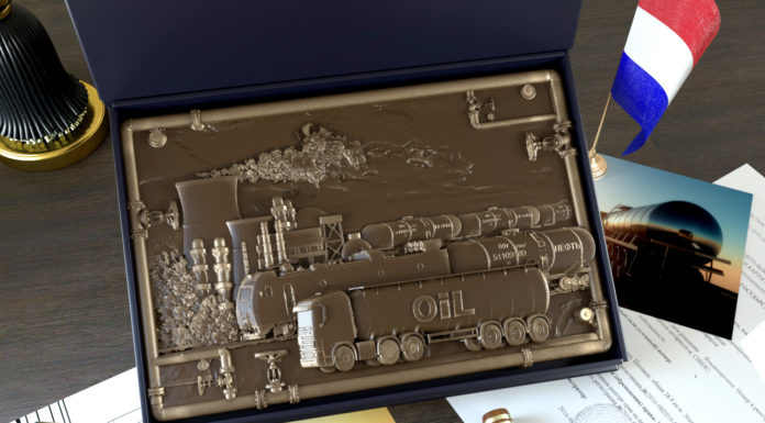 Подарочное панно из натурального шоколада ко дню нефтяника