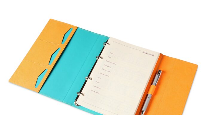 Яркие новинки в коллекции ежедневников!