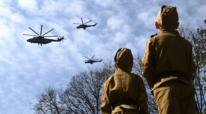 Продажи военных значков выросли почти в 50 раз