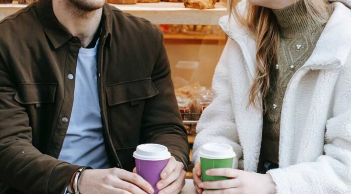 Цвет стаканчиков – новая концепция кофеен Starbucks