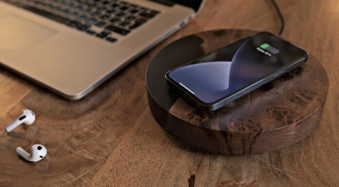 Беспроводные зарядные устройства WOOD MOOD из массива дерева