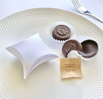 Шоколадки с пожеланиями и предсказаниями