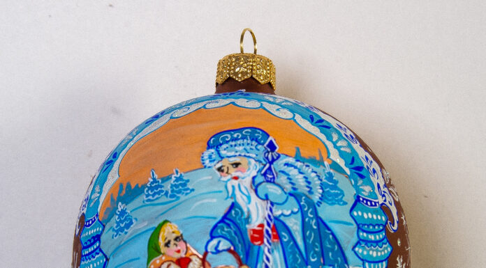 Коллекция стеклянных елочных шаров из серии «Русские сказки»