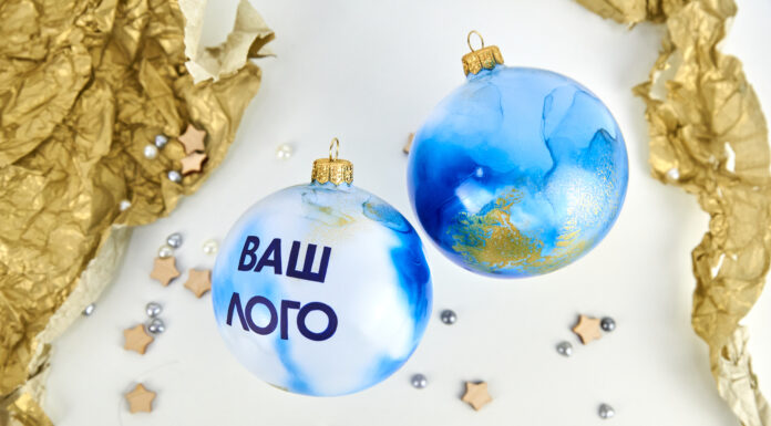 Как логотипы наносятся на елочные украшения