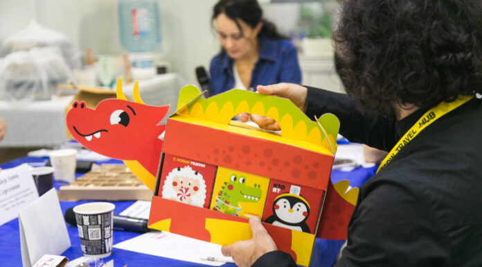 Подарочная упаковка для детского набора с играми «Дракончик»