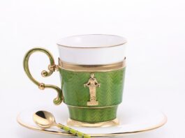 Коллекция серебряной посуды с символами Ленинградской Победы